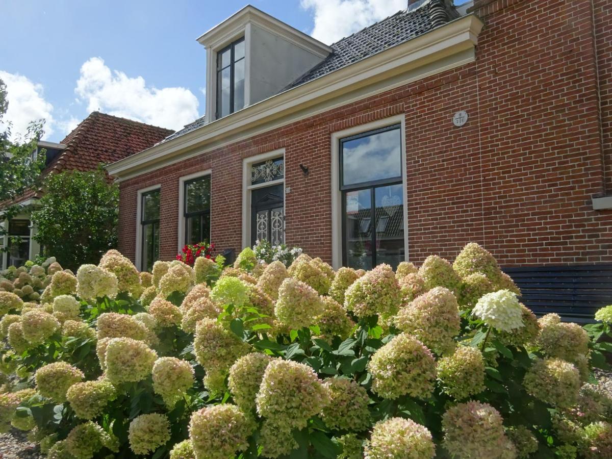 D' Ald Skoalle - Sfeervol Appartement In Oude School. Wijtgaard Exteriör bild
