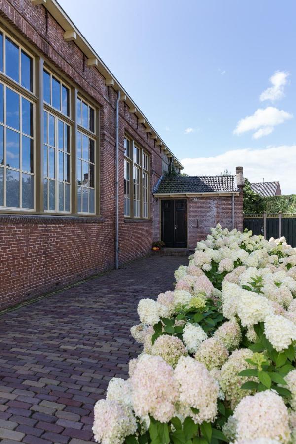 D' Ald Skoalle - Sfeervol Appartement In Oude School. Wijtgaard Exteriör bild